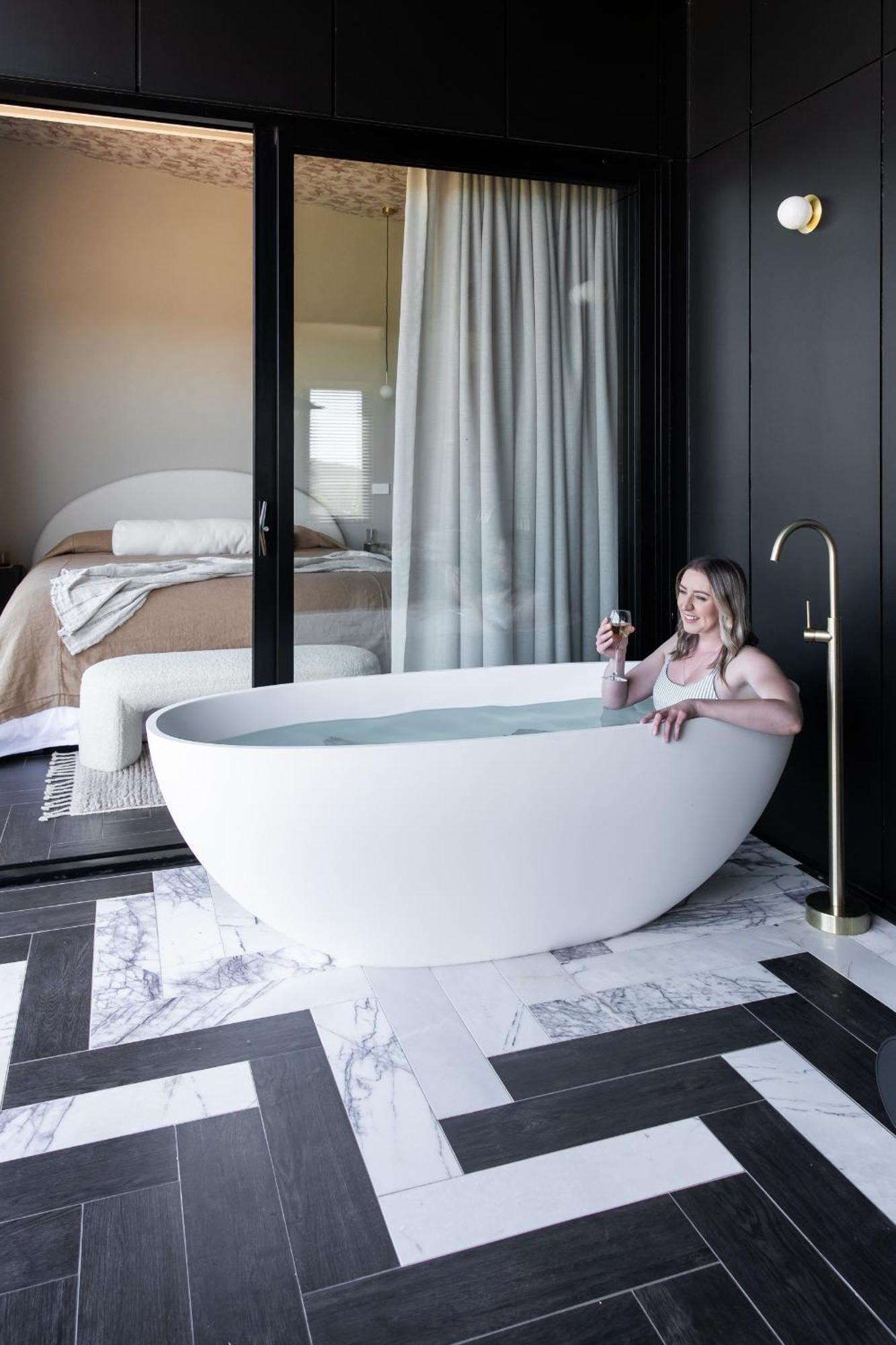 Carlton Wherewithal Luxury Suites מראה חיצוני תמונה